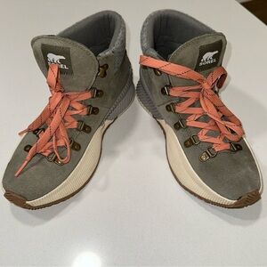 Sorel Olive Conquest Winter Boots 8